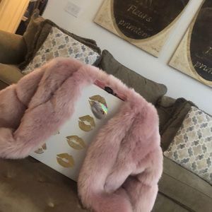 Posh as the day is LONG warm faux pink fur❤️🍾
